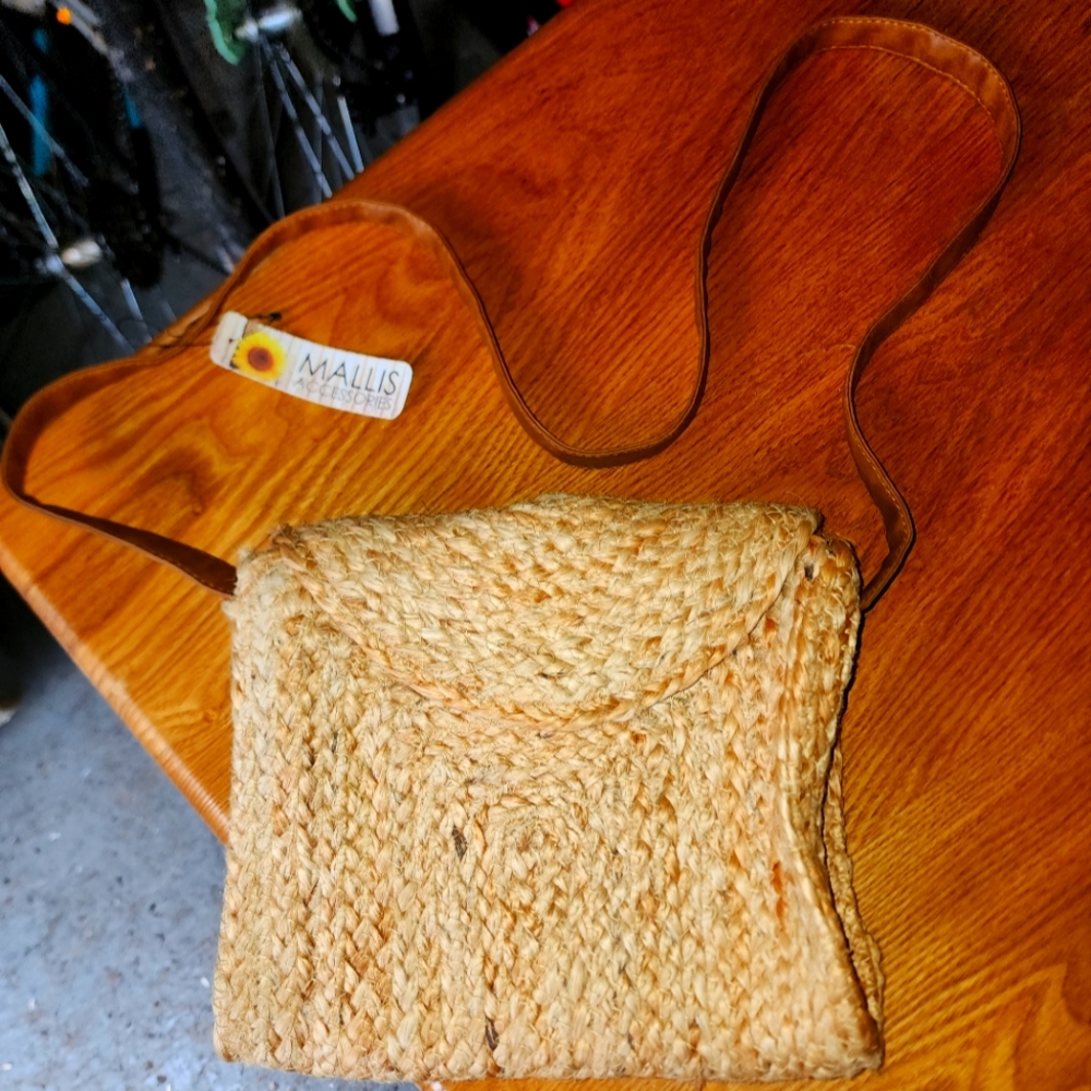 NWT  Mallis Accessories "8 x "10 Jute Satchel